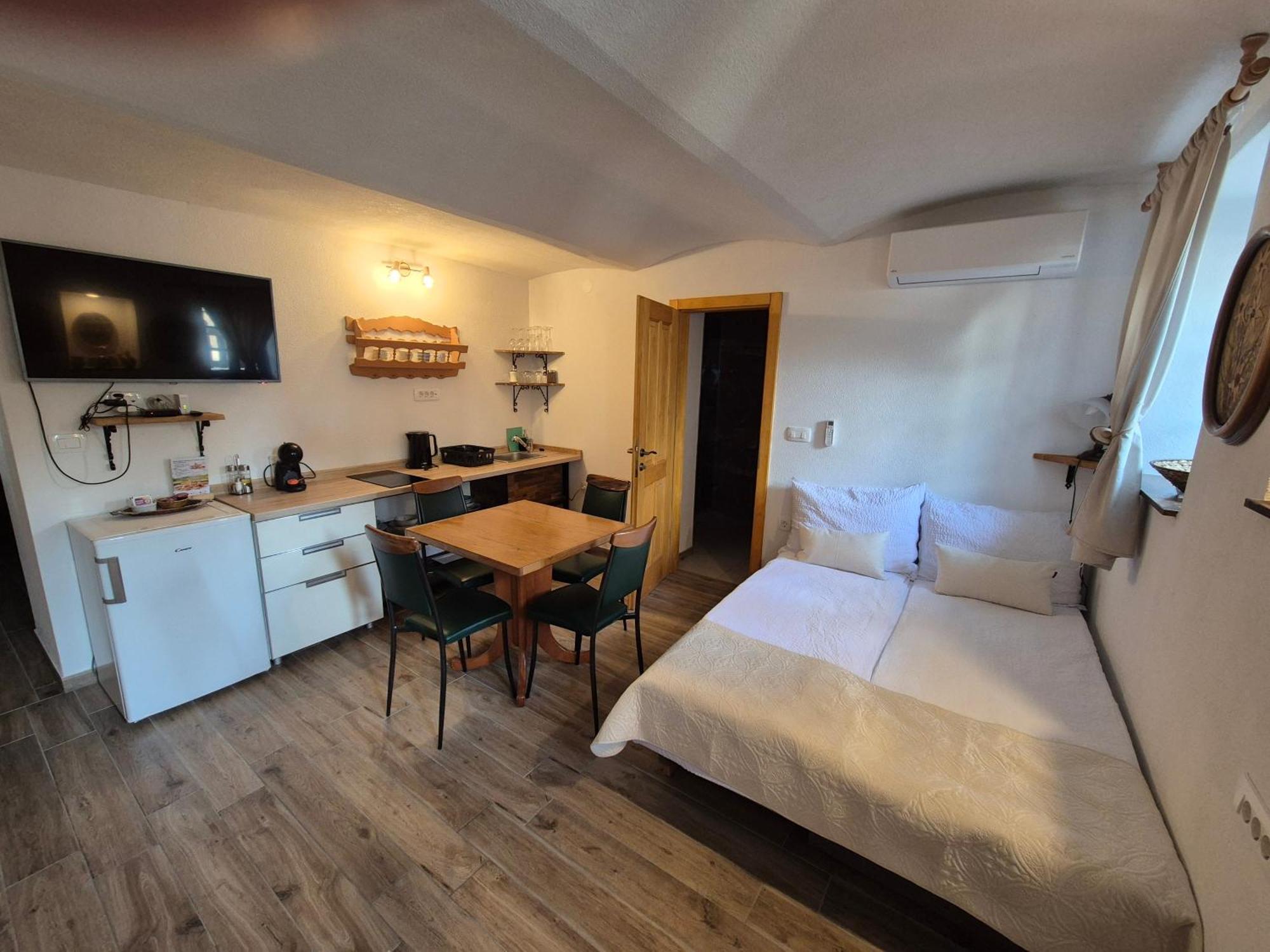 Bed & Breakfast Slovenian House Vida Bled